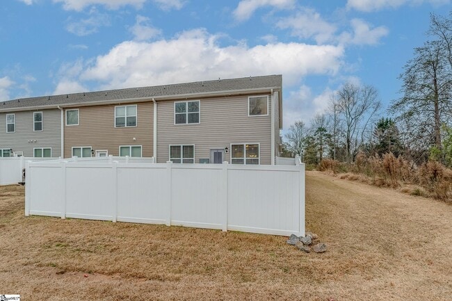 Building Photo - 218 Reynard Trl