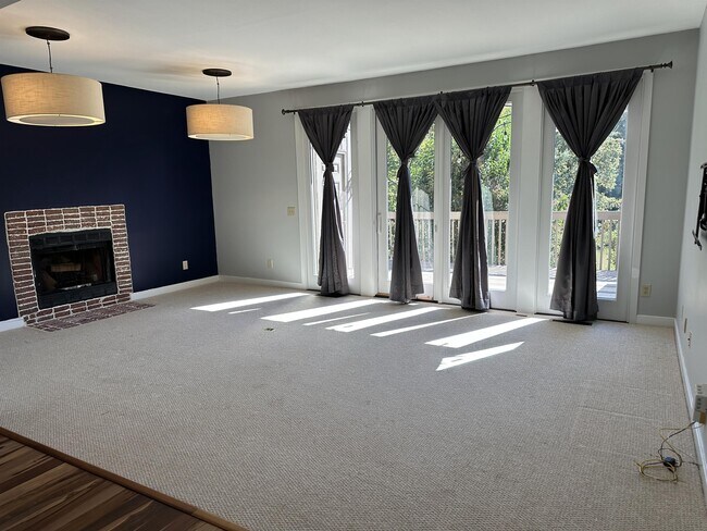 Building Photo - 8 Weybridge Pl