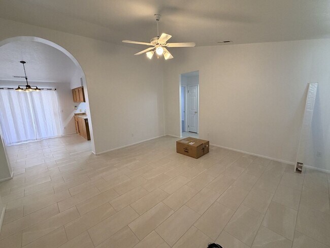 Building Photo - Charming 3-BR Home in Cimarron at Red Cliffs