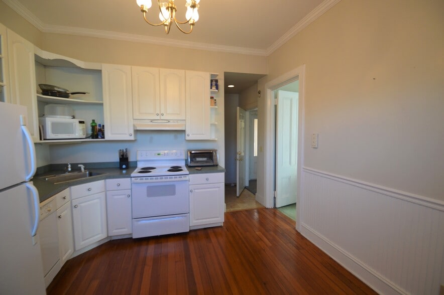 A full eat-in kitchen...plenty of light and cabinets - 226 Broadway