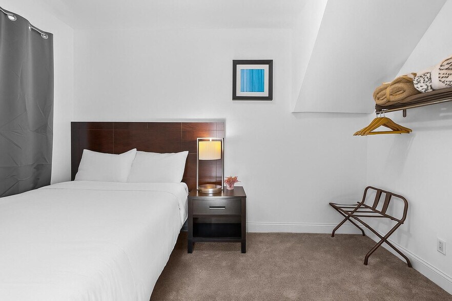 Building Photo - 4878 Tarnow St