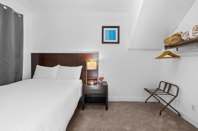 Building Photo - 4878 Tarnow St