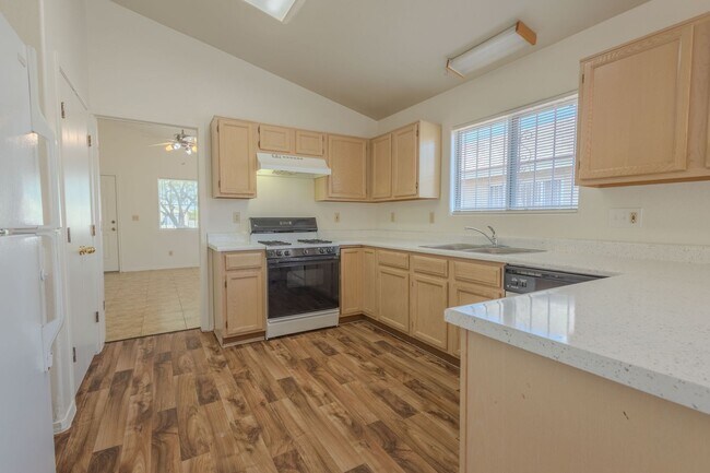 Building Photo - 3 Bedroom, 2 Bath