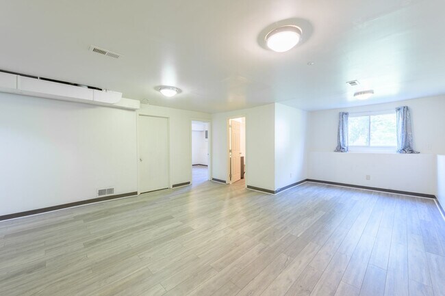 Building Photo - 6124 73rd Ave N