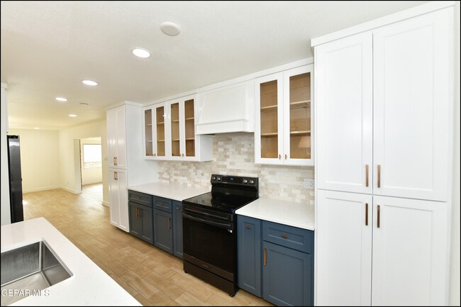 Building Photo - 3217 Wedgewood Dr