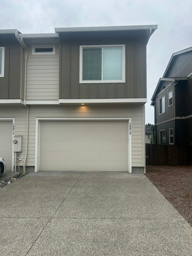 Building Photo - 18010 NE 47th Ave