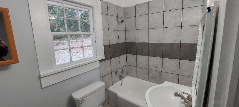 Building Photo - 270 Archer St