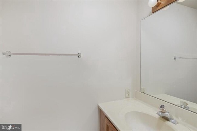 Building Photo - 468 Lynetree Dr