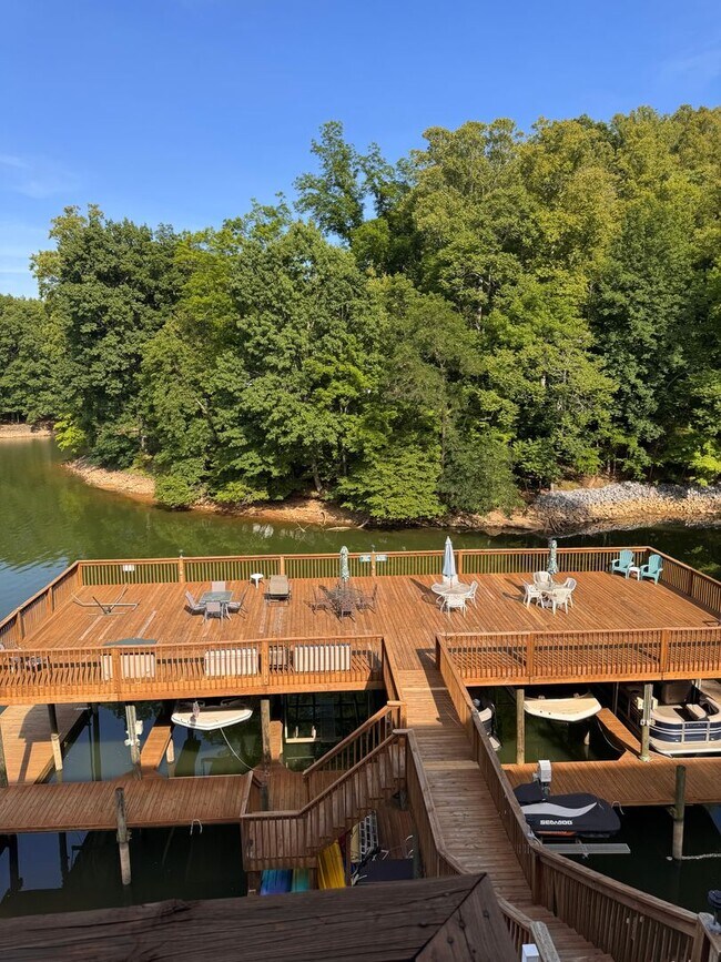 Building Photo - 3 Bedroom || 3.5 Bathroom - Lakefront Townhome