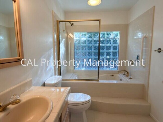 Building Photo - Beautiful 3-Bedroom Pebble Beach Home!