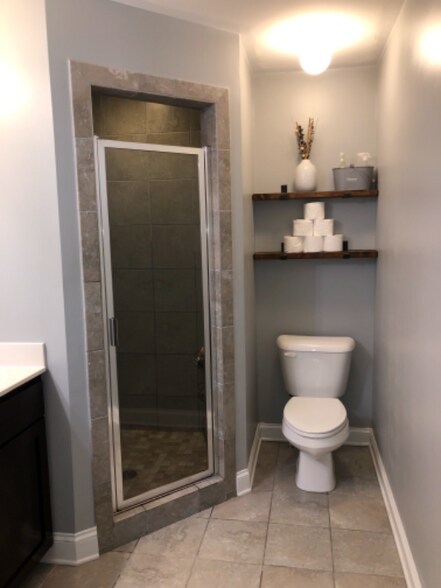 Building Photo - 1365 Memorial Dr SE