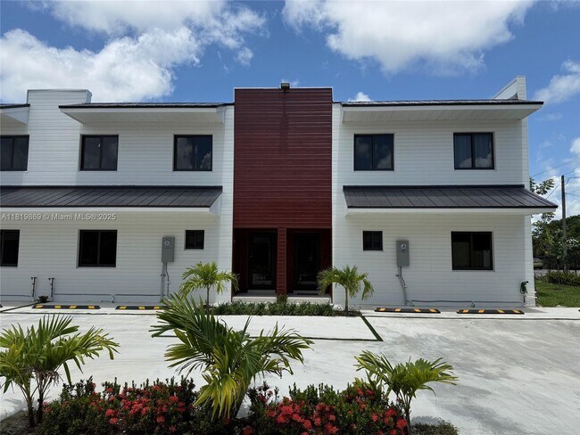 Building Photo - 936 NW 10th St