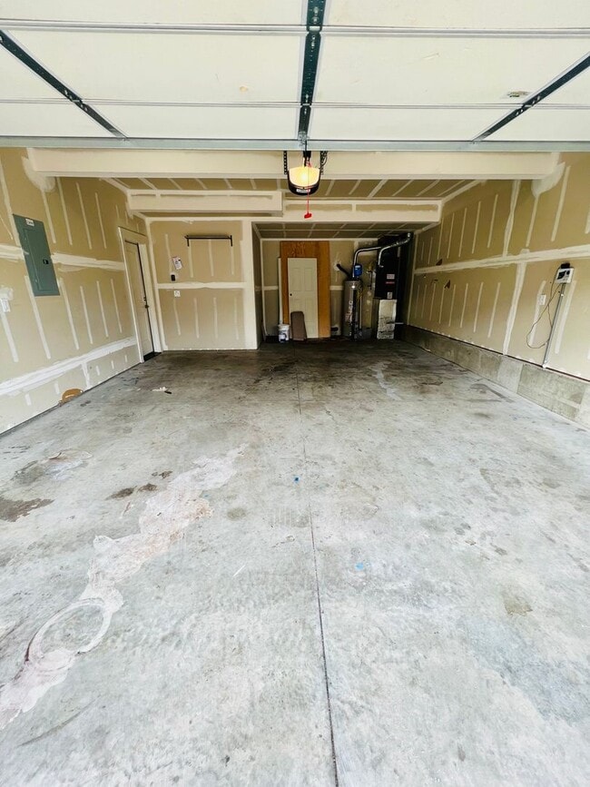 Building Photo - Spacious 4-Bedroom Home—Quick Drive to Dow...