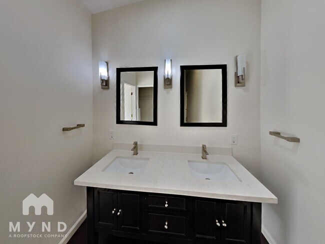 Building Photo - 990 Tera Ct