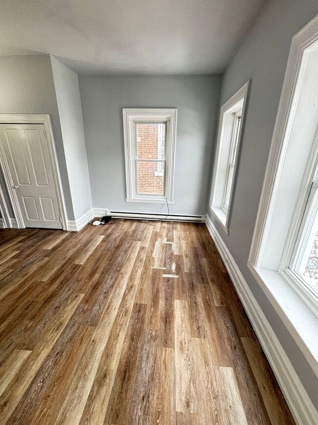 Building Photo - 620 W Chew St