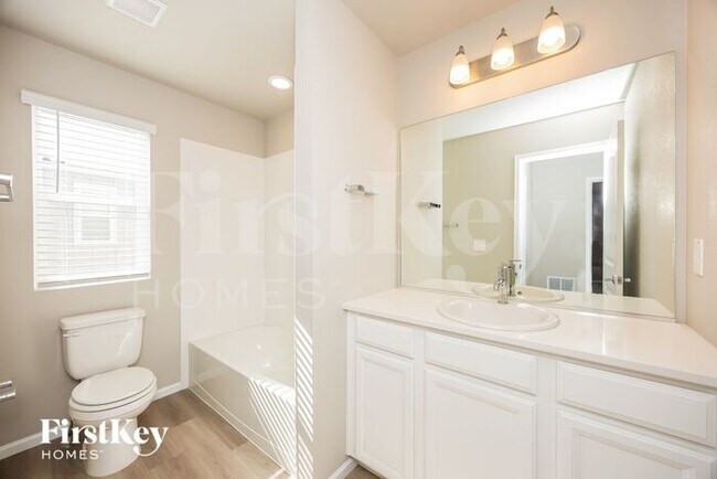 Building Photo - 11132 Murrelet Dr