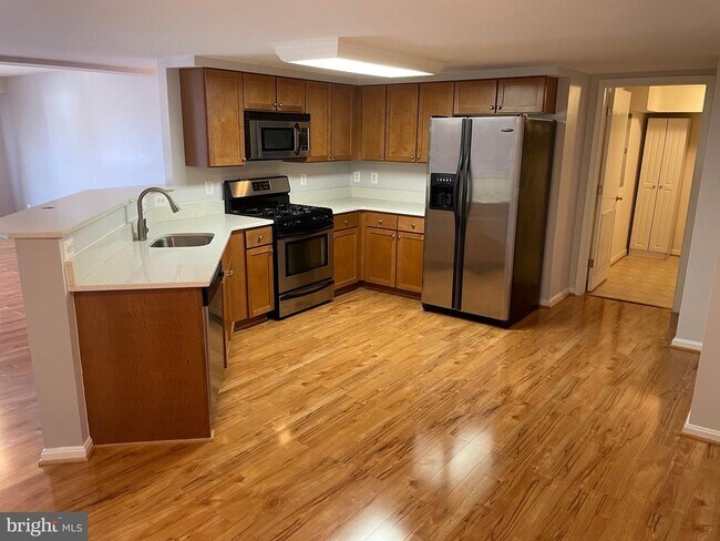 Building Photo - 1421 N Van Dorn St