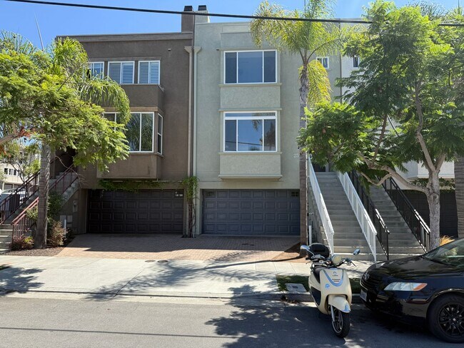 Building Photo - Beautiful 3BD/3.5BA Rowhome in Bankers Hil...