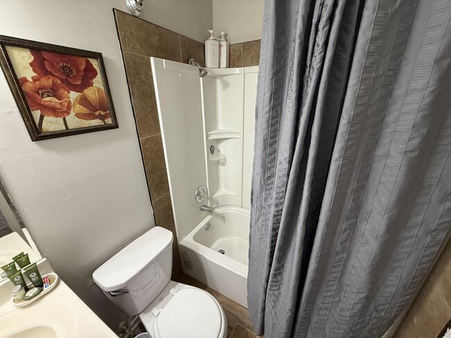 Building Photo - 207 Wheaton Ct