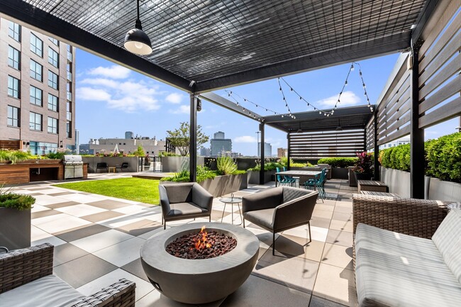 Building Photo - 1040 W Huron St