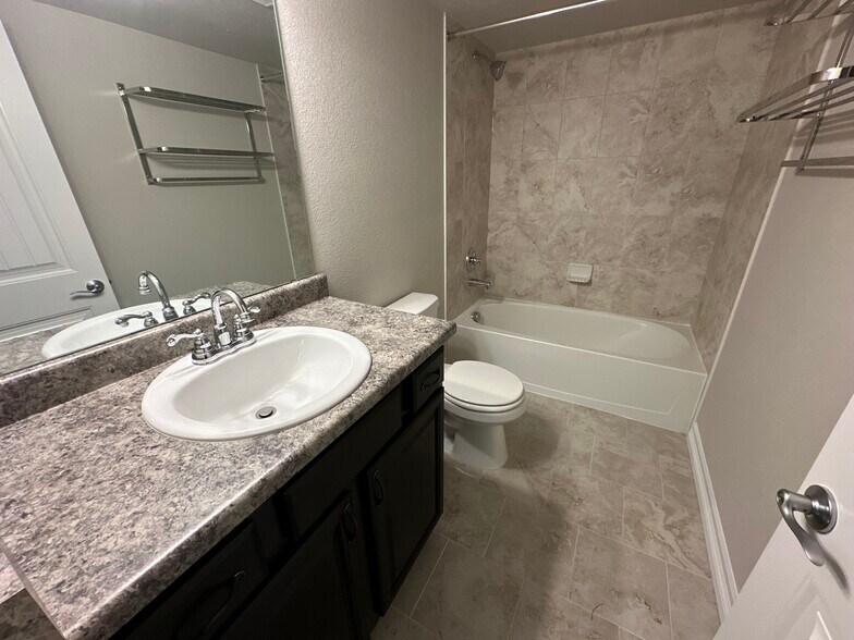Building Photo - 9960 Castor Dr