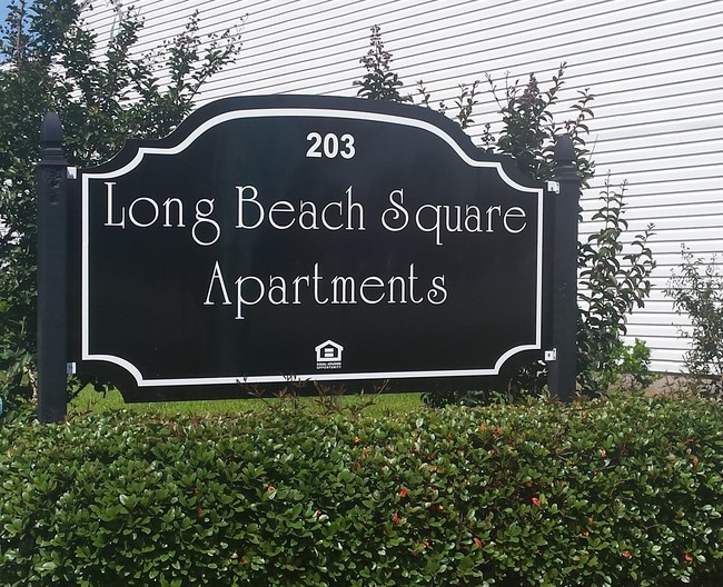 Building Photo - Long Beach Square