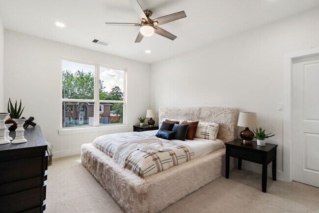 Building Photo - 22806 August Leaf Dr