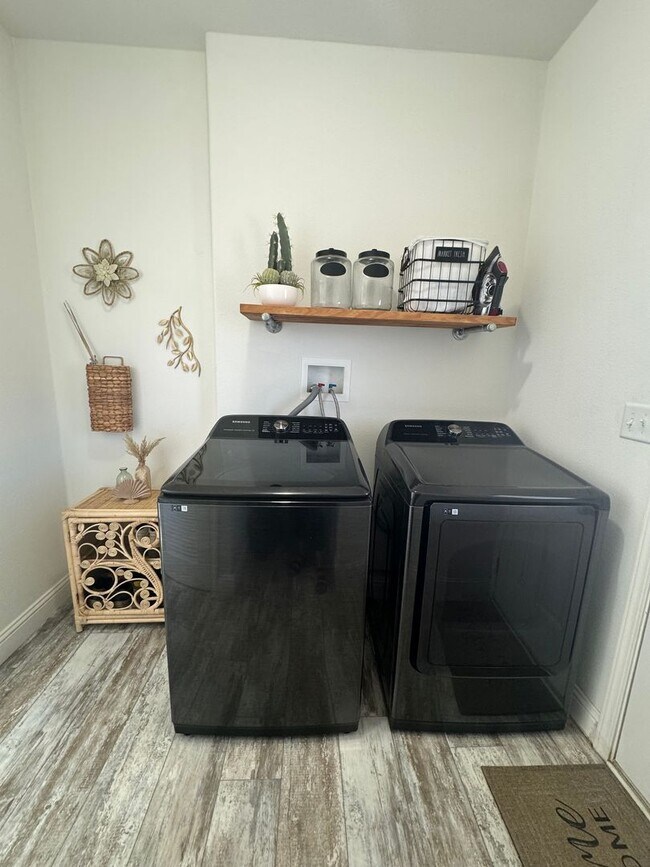 Building Photo - Ranch Style Home Here In the Heart of Perris