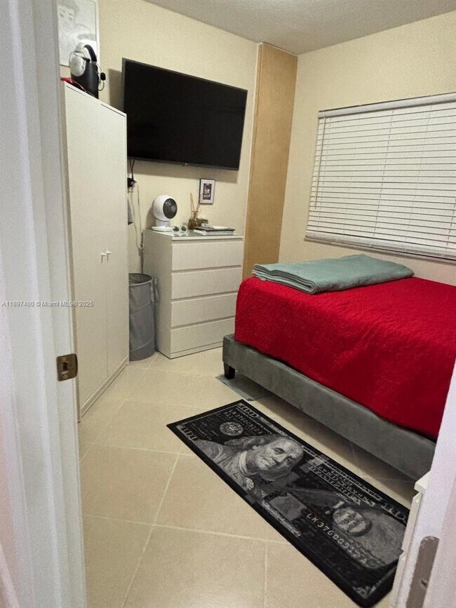 Building Photo - Modern Spacious 3-Bedroom 2-Story Condo in...