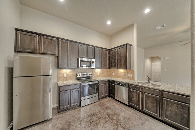 Building Photo - GORGEOUS 3 BEDROOM DUPLEX LOCATED IN BUDA, TEXAS!