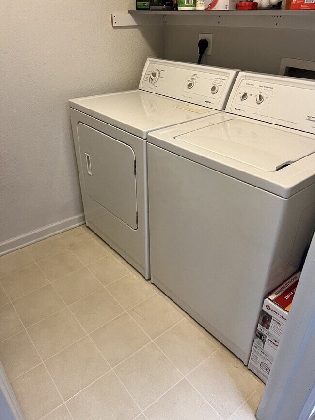 Building Photo - Available Now!  Beautiful Condo in Steeplc...