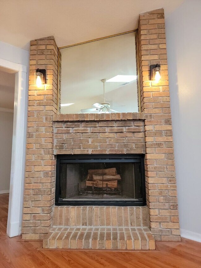 Building Photo - For Rent | Hidden Glen Community | 4 Bed, 2 Bath + Private Pool Oasis