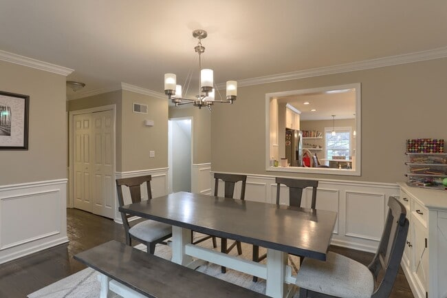 Building Photo - Modern and Convenient Hershey/Harrisburg Suburb Townhouse