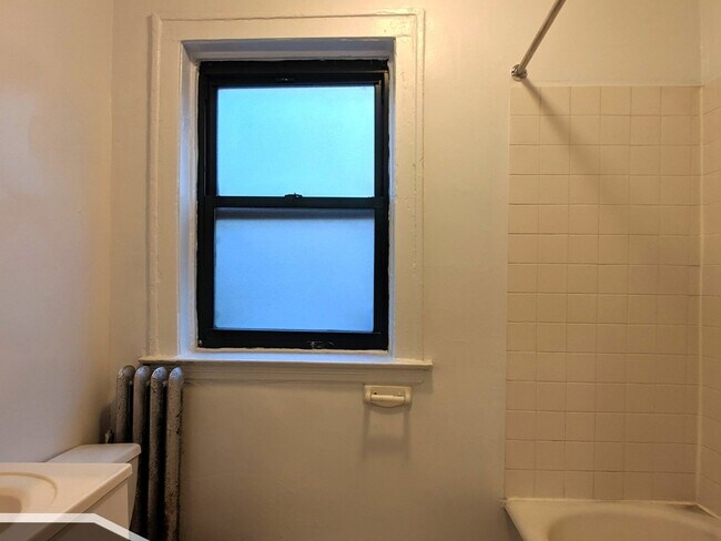 Building Photo - 2336 N Spaulding Ave