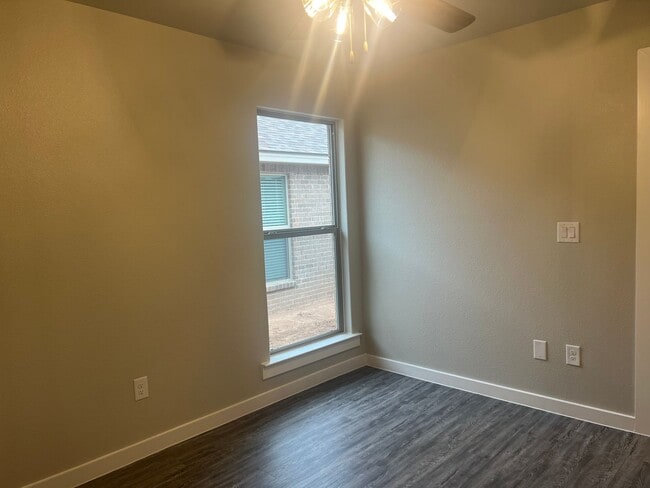 Building Photo - 3 bed 2 bath - Frenship ISD