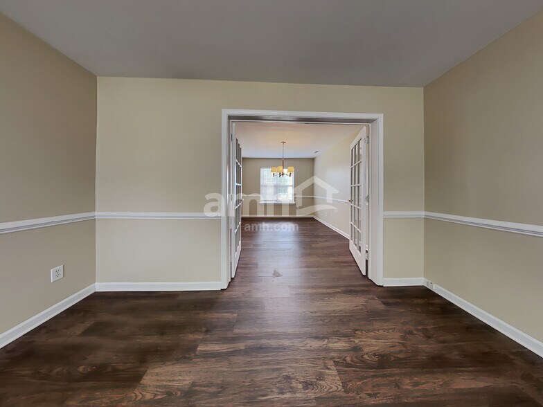 Building Photo - 141 Sawhorse Dr