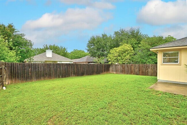 Building Photo - 14510 Oliphant St