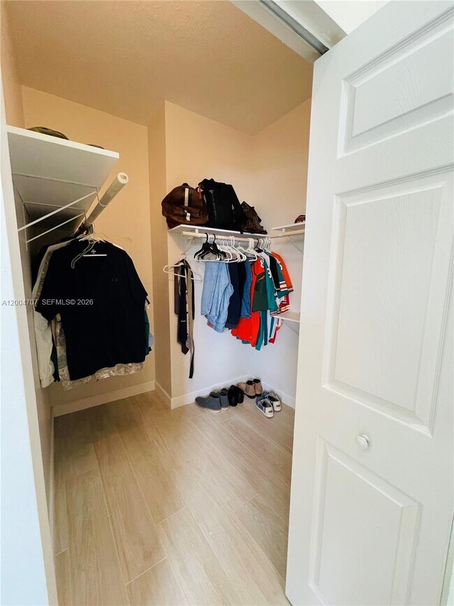 Building Photo - 4006 NE 20th St