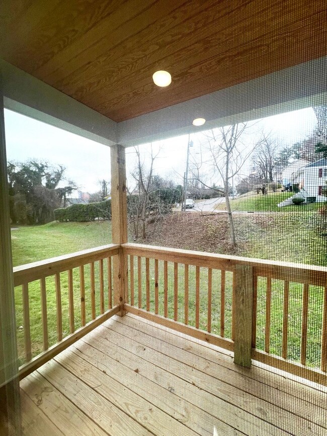 Building Photo - 10 Phifer St