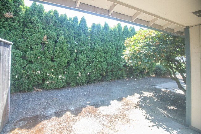 Building Photo - SWINGWOOD