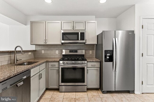 Building Photo - 1407 N Van Dorn St