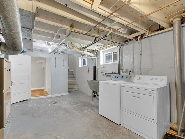 Building Photo - $2,145.00, 1 Bed, 1 Bath Home in Denver