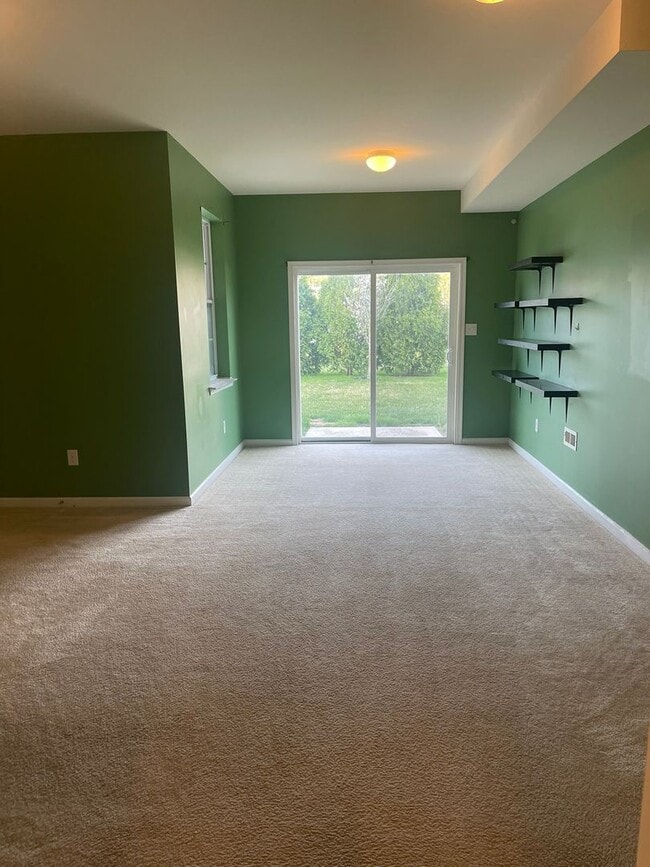 Building Photo - 3 bedroom 2 1/2 bath Townhouse in Bayberry