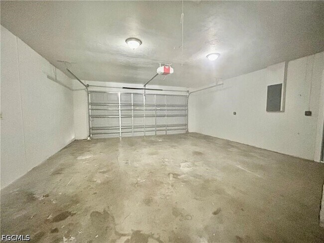 Building Photo - 1203 SW 34th St