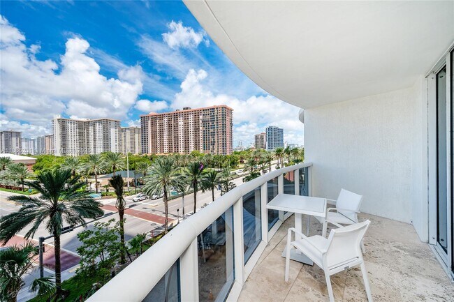 Building Photo - 17201 Collins Ave