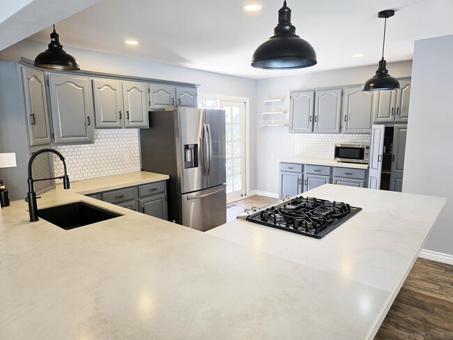 Building Photo - 7930 Cinnabar Dr