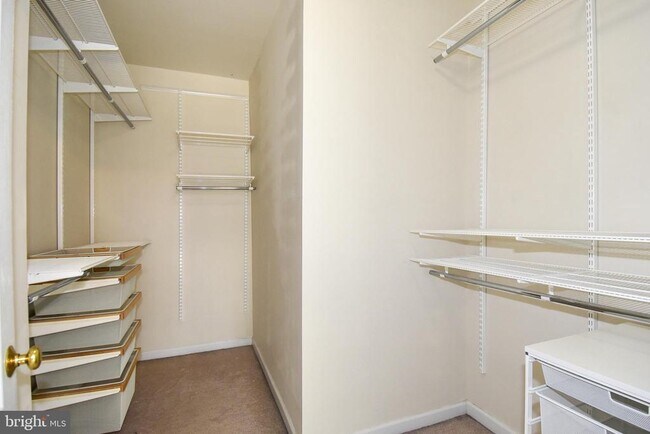 Building Photo - 43265 Morven Square