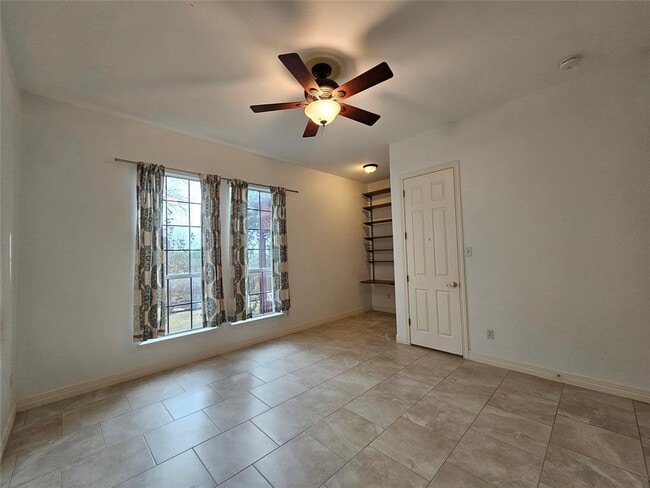 Building Photo - 2612 Zambia Dr