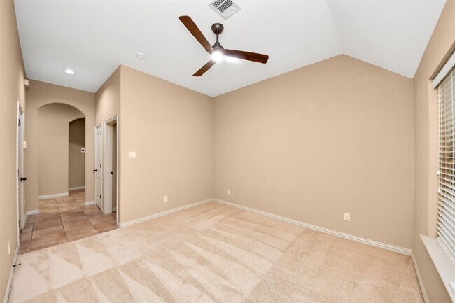 Building Photo - 4727 Sheila Dr