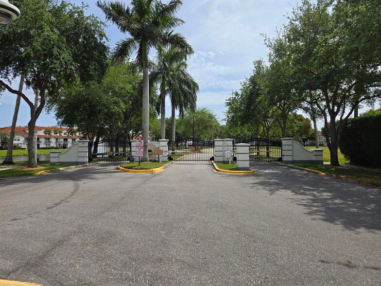 Building Photo - 2024 Alta Meadows Ln